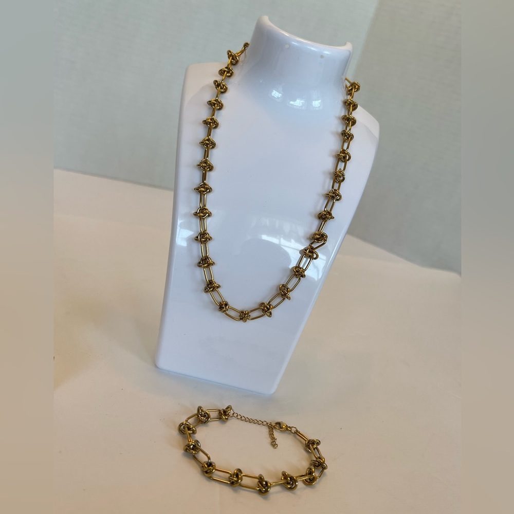 18k gold plated Love Knots Necklace & Bracelet set. NWOT, unbranded (#2)